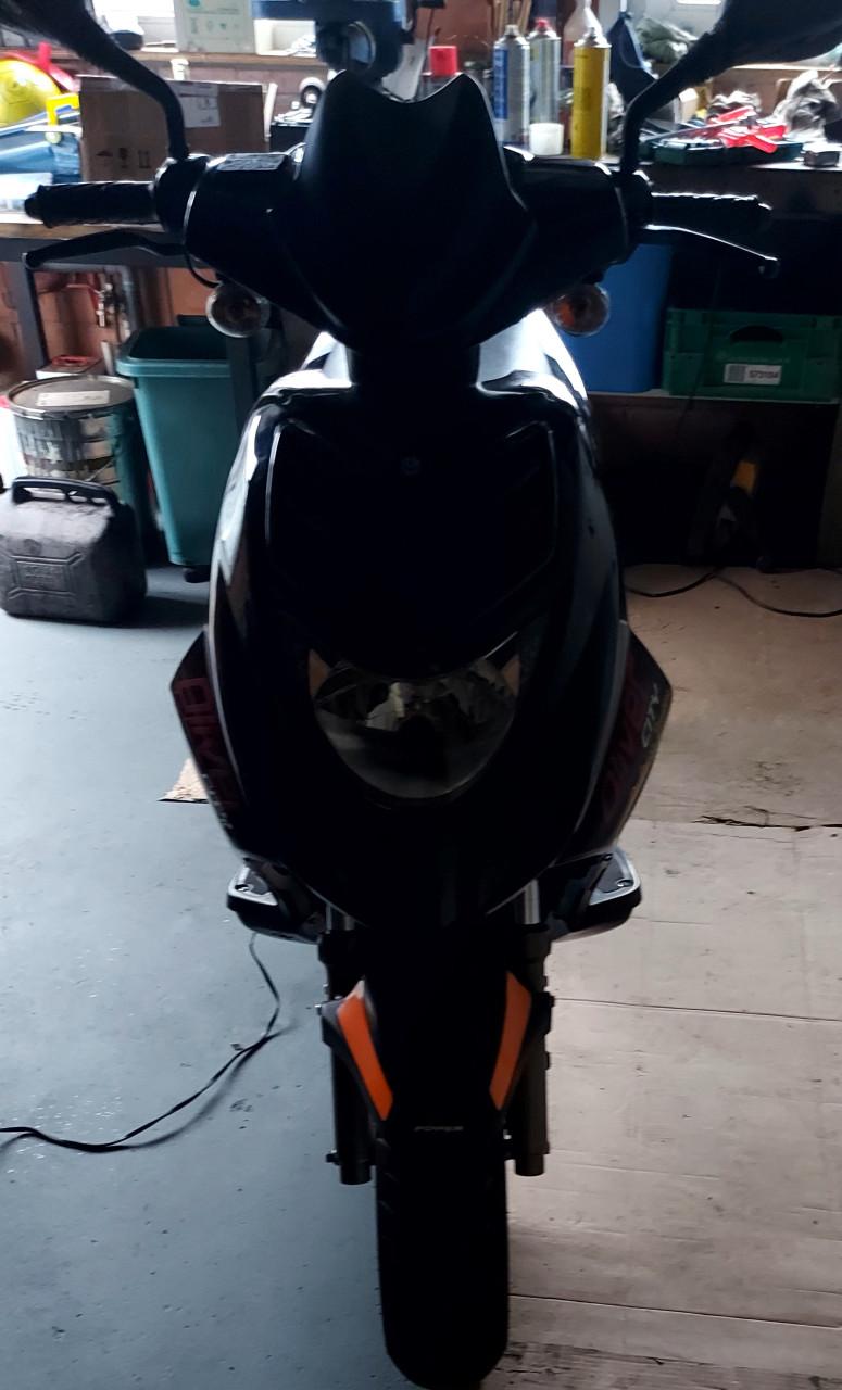 Scooter oliver city  geel kenteken met 3100 km op teller
