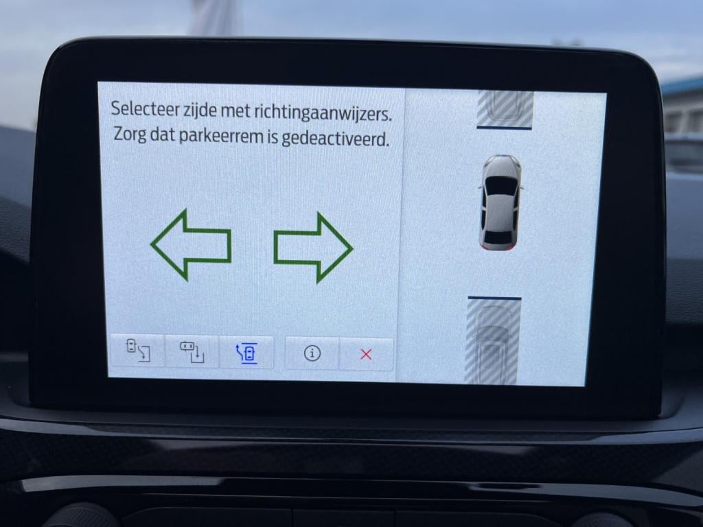 Ford Kuga 2.5 phev e-cvt 225pk st-line x , trekhaak , panodak , voorruitver