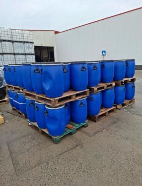 Blauwe kunststof vatten / tonnen 60L met klemdeksel.