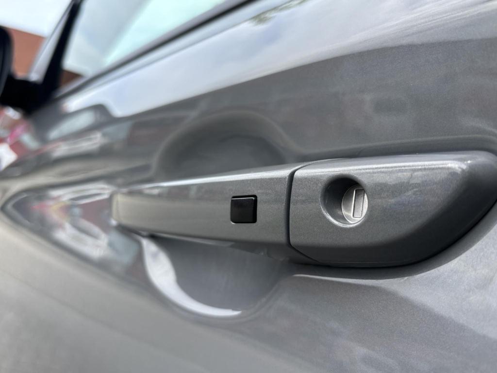 Hyundai Kona ev premium 64 kwh soh 95%