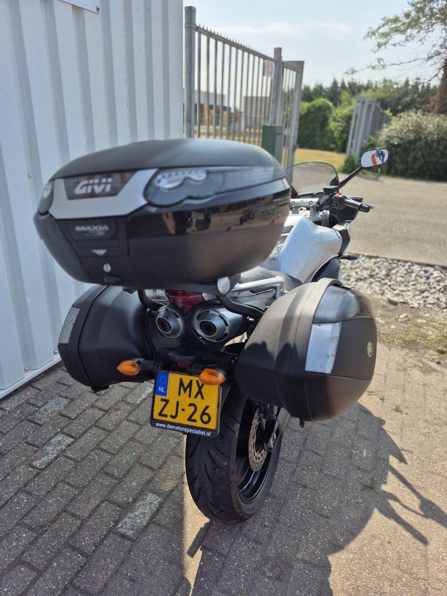 Yamaha FZ6-S uit 2010, sportieve toermotor met weinig Km
