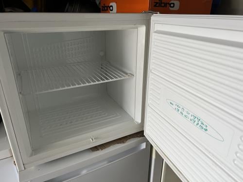 Tafelmodel /camping Vriezer 52x53 cm. 50 liter