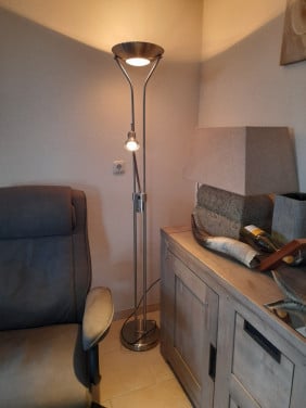 Staande lamp met dimmer (in goede nette staat )  Werkt naar behoren!