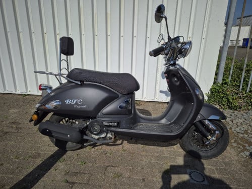 BTC retro Scooter uit 2019 , nieuwstaat!