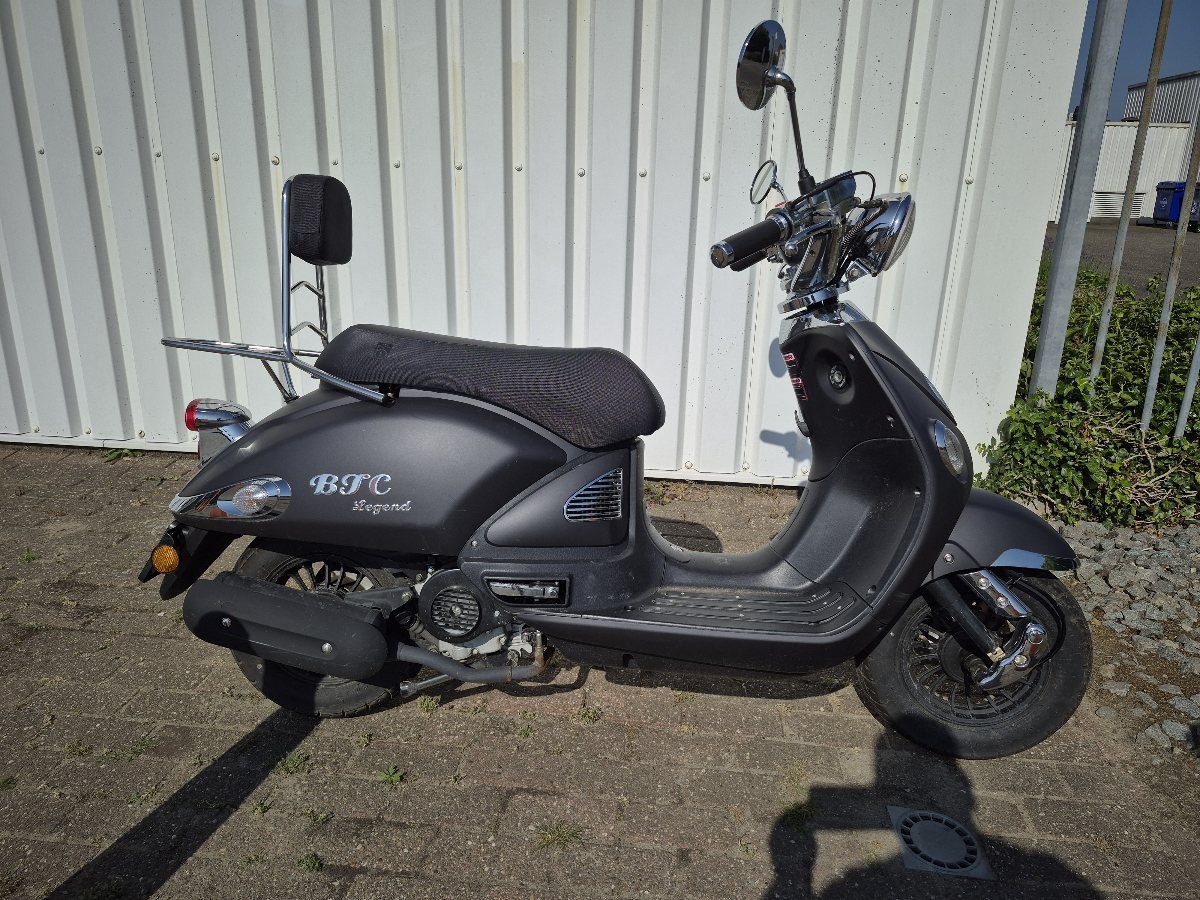BTC retro Scooter uit 2019 , nieuwstaat!
