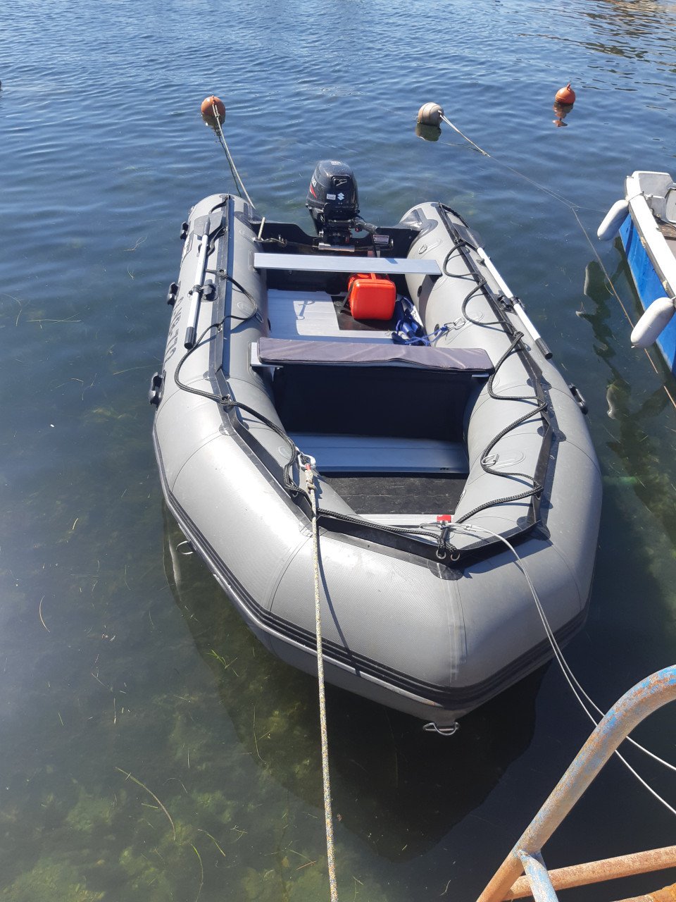 RUBBERBOOT 4.20M COMPLEET MET NIEUWE TRAILER EN 20PK MOTOR