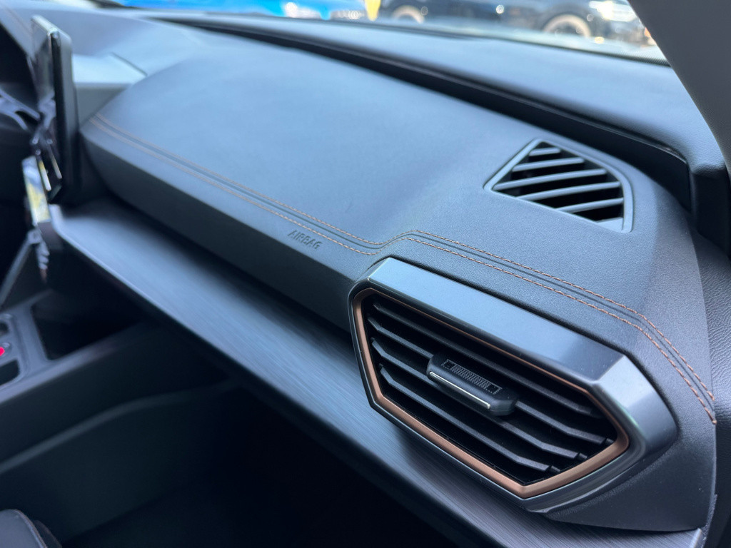 Cupra Formentor 1.4 e-hybrid business * matt grijs * navigatie * trekhaak