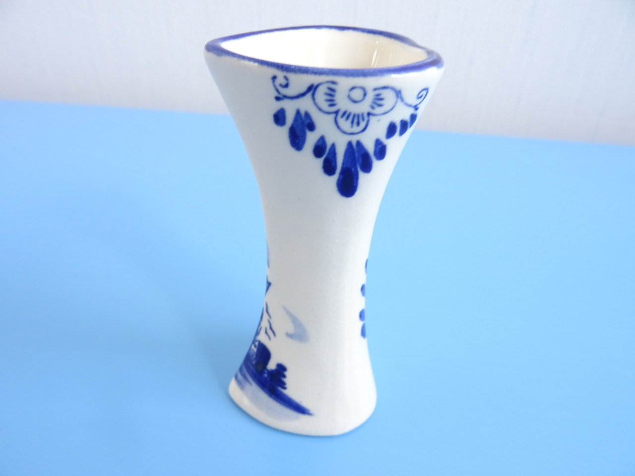 1 stuks Vintage Vaasje 10 cm hoog voor € 3,50