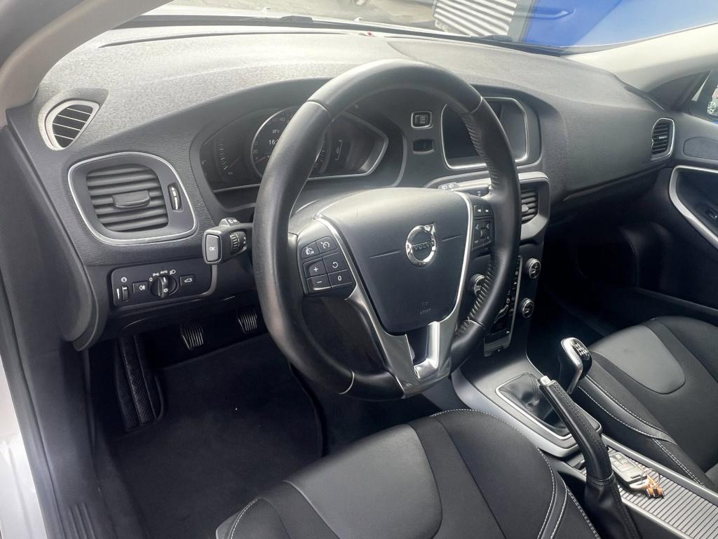 Volvo V40 2.0 t2 momentum, navi, afn. trekhaak enz...