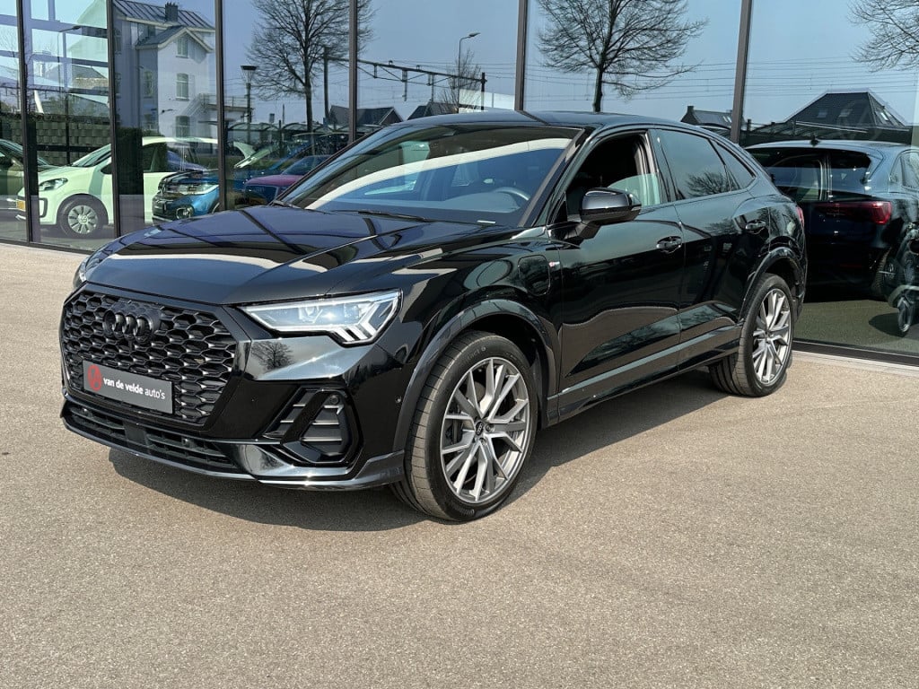 Audi Q3 sportback 45 tfsi e s-line | zwart optiek | camera | keyless | adap