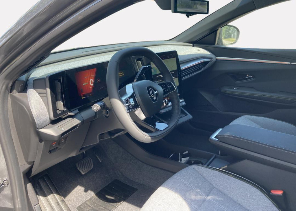 Renault Megane E-tech comfort range techno 60 kwh - demo / pack winter tech