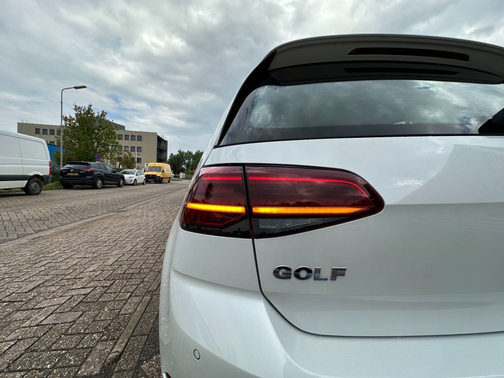 Volkswagen Golf 1.5 tsi comfortline business dsg pdc navi carplay