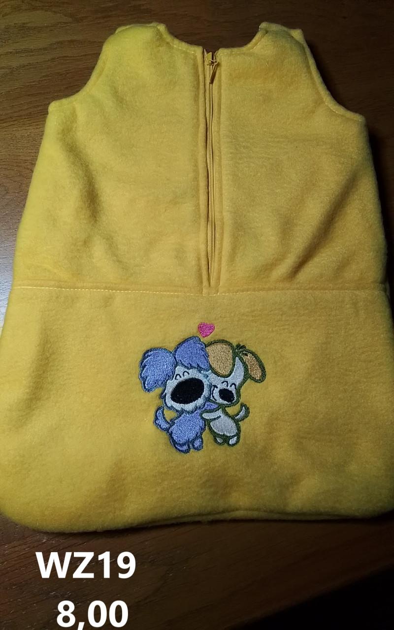 Poppenkleertjes baby born. Slaapzak. Opbrengst KiKa.