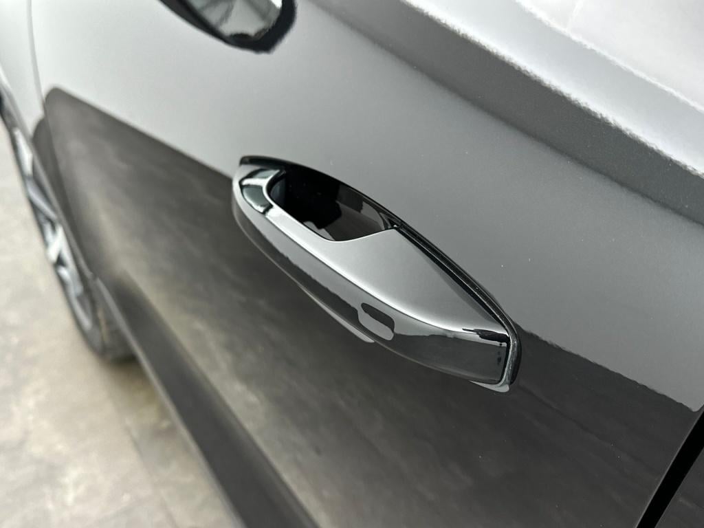 Volvo XC40 b4 194pk plus dark| achteruitrijcamera| trekhaak| adap.cruise