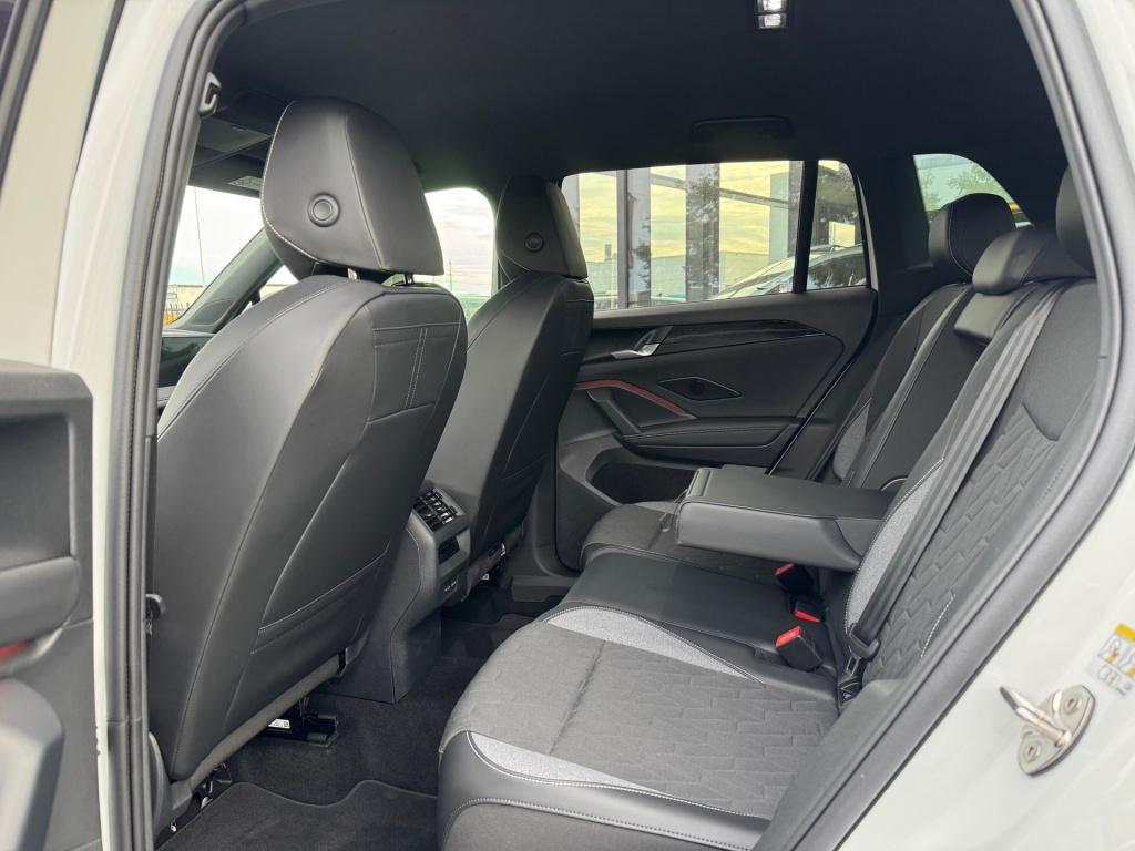 Volkswagen Tiguan 1.5 tsi goal * acc * 360 camera * trekhaak * lane + side 