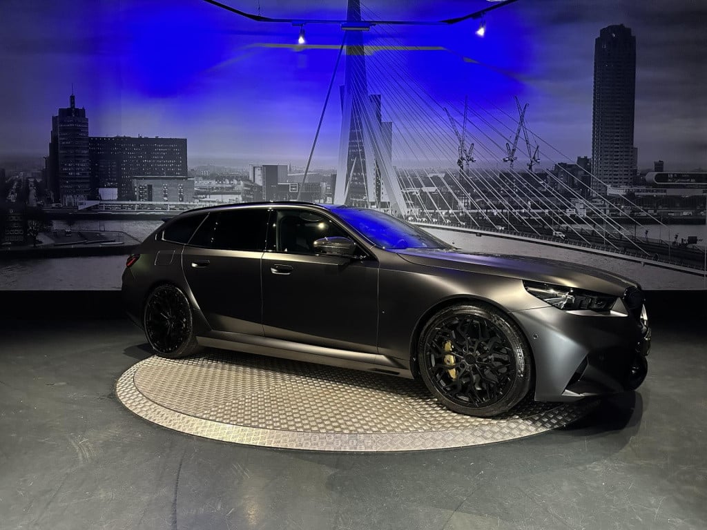 BMW M5 5-serie touring *keramisch*pano*bowers&wilkins*nl*