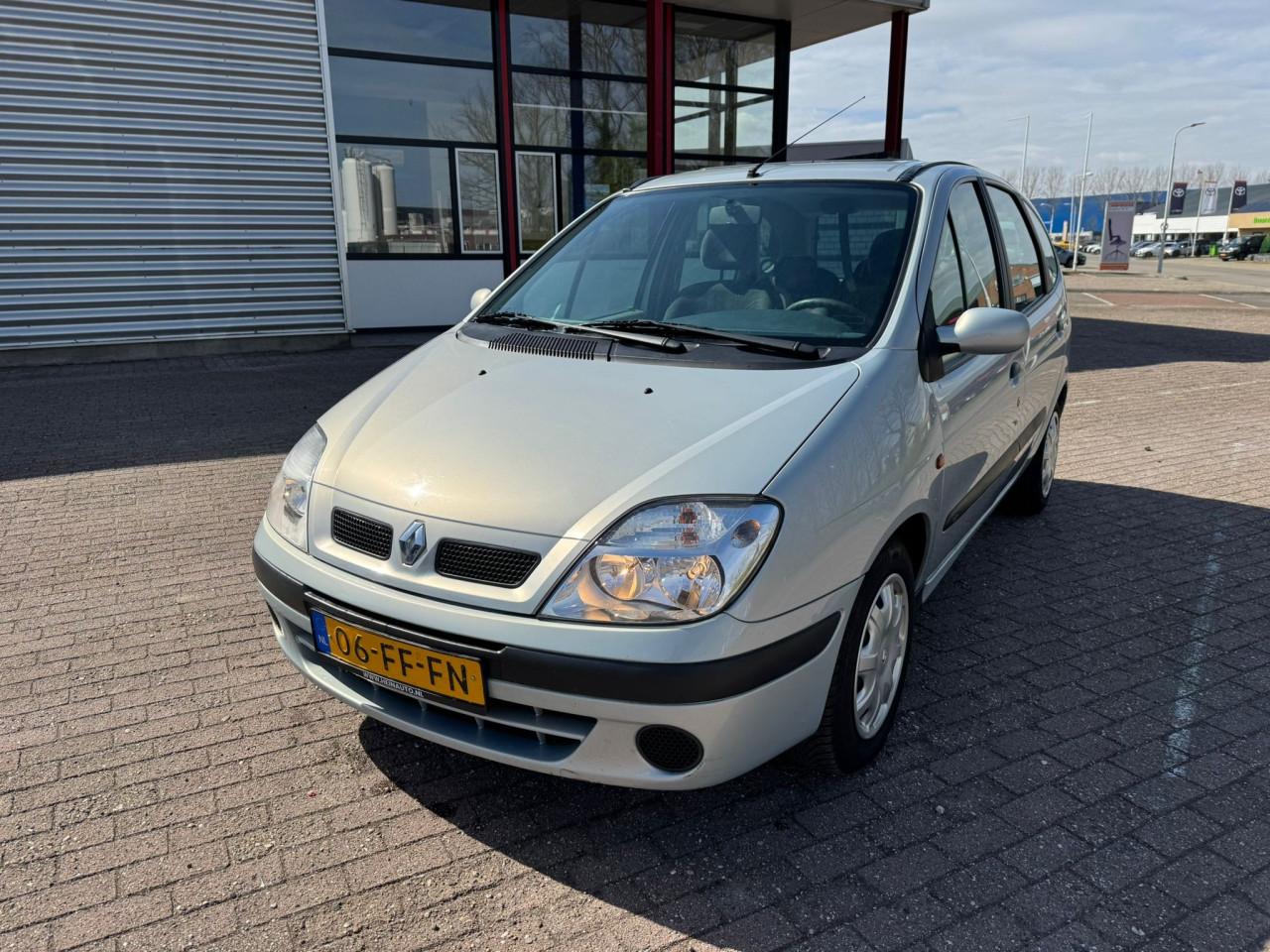 Renault senic  bj 2000  1400 euro