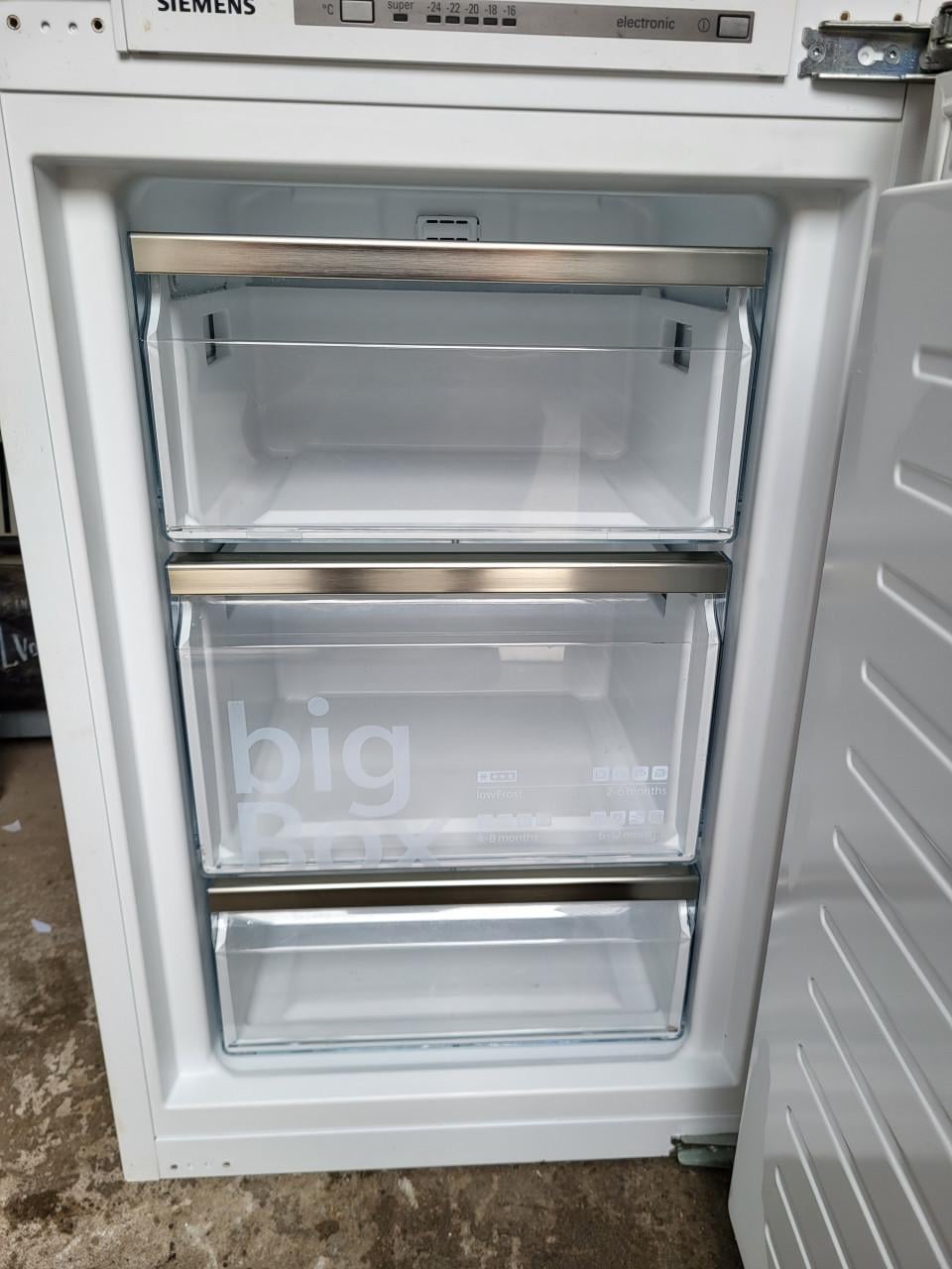 Te koop diepvries wegens overcompleet