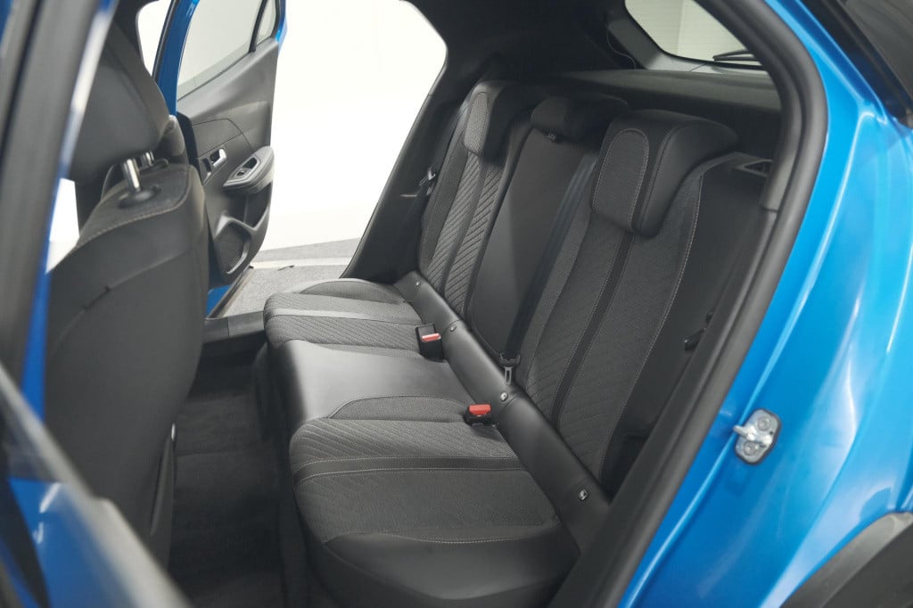 Peugeot 2008 puretech 130 eat8 allure | 360 camera | dodehoekdetectie | ada