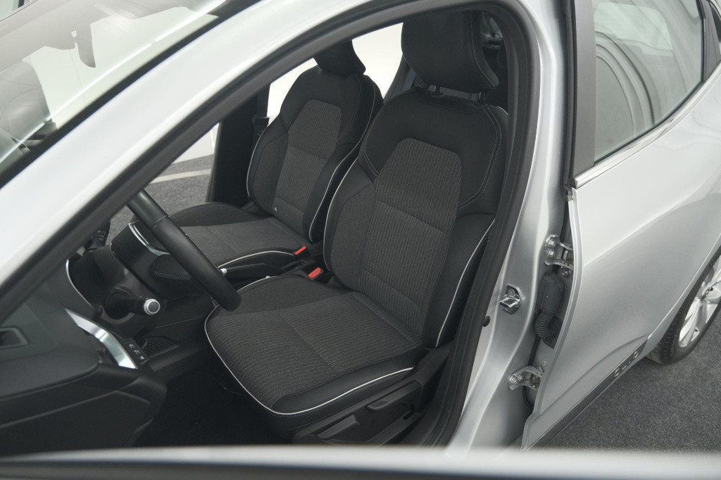 Renault Clio tce 100 intens | parkeersensoren | apple carplay | climate con