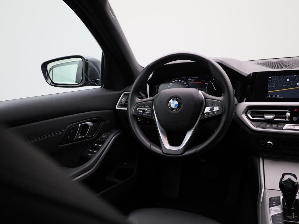 BMW 3-serie 330e | automaat | navigatie | half-leer | adaptive cruise contr