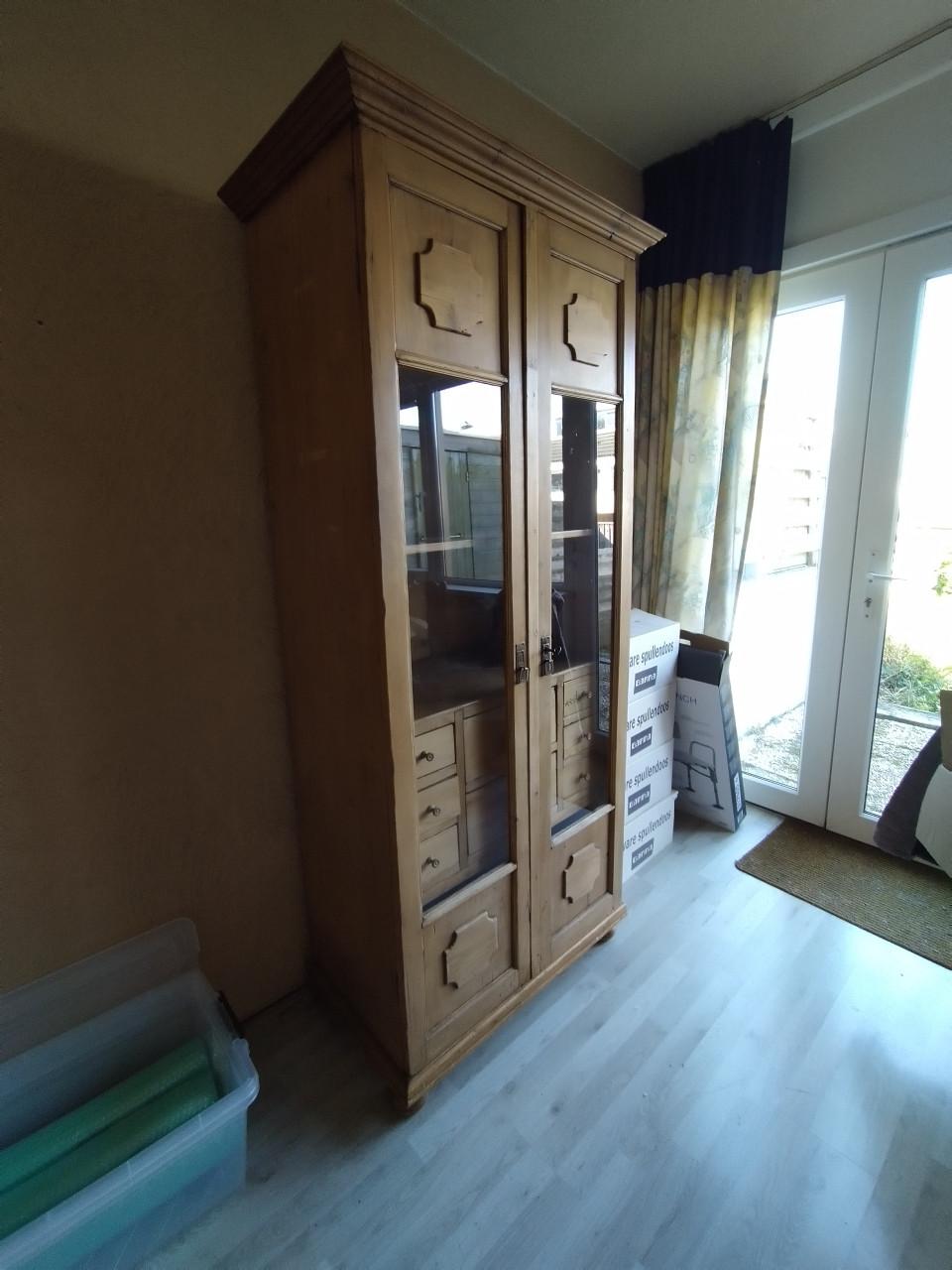 Grenen servieskast 150 euro.