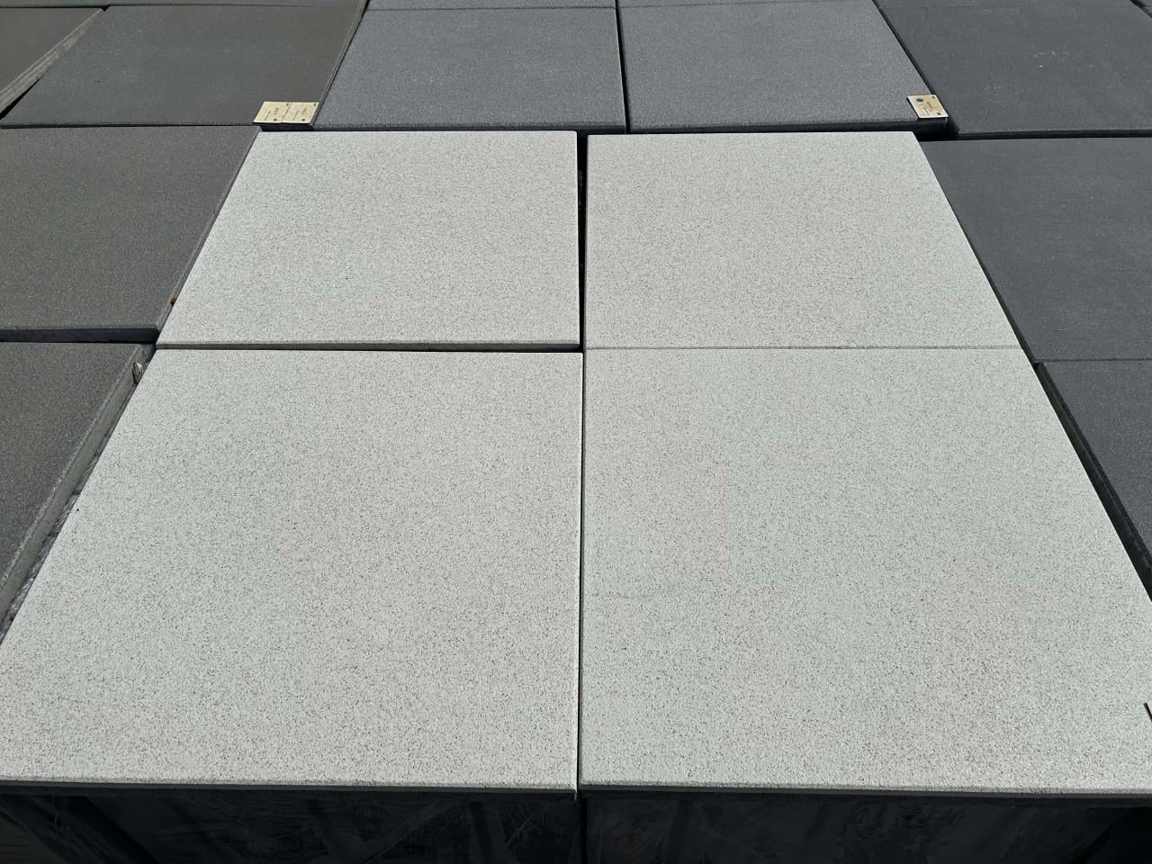 Gecoate betontegels