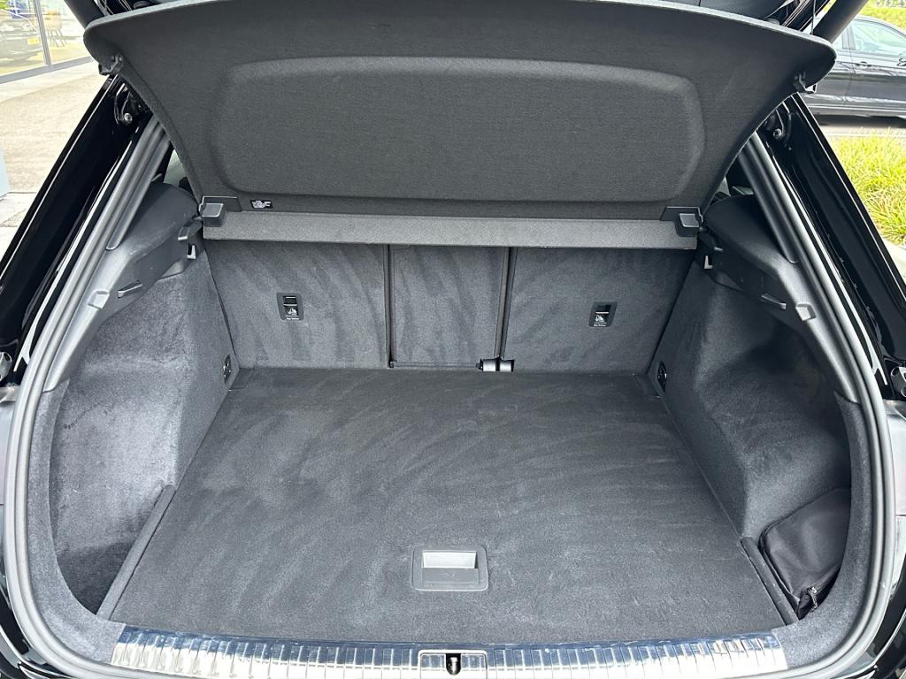 Audi Q3 35 tfsi s-line | panoramadak | zwart optiek | trekhaak | camera | e