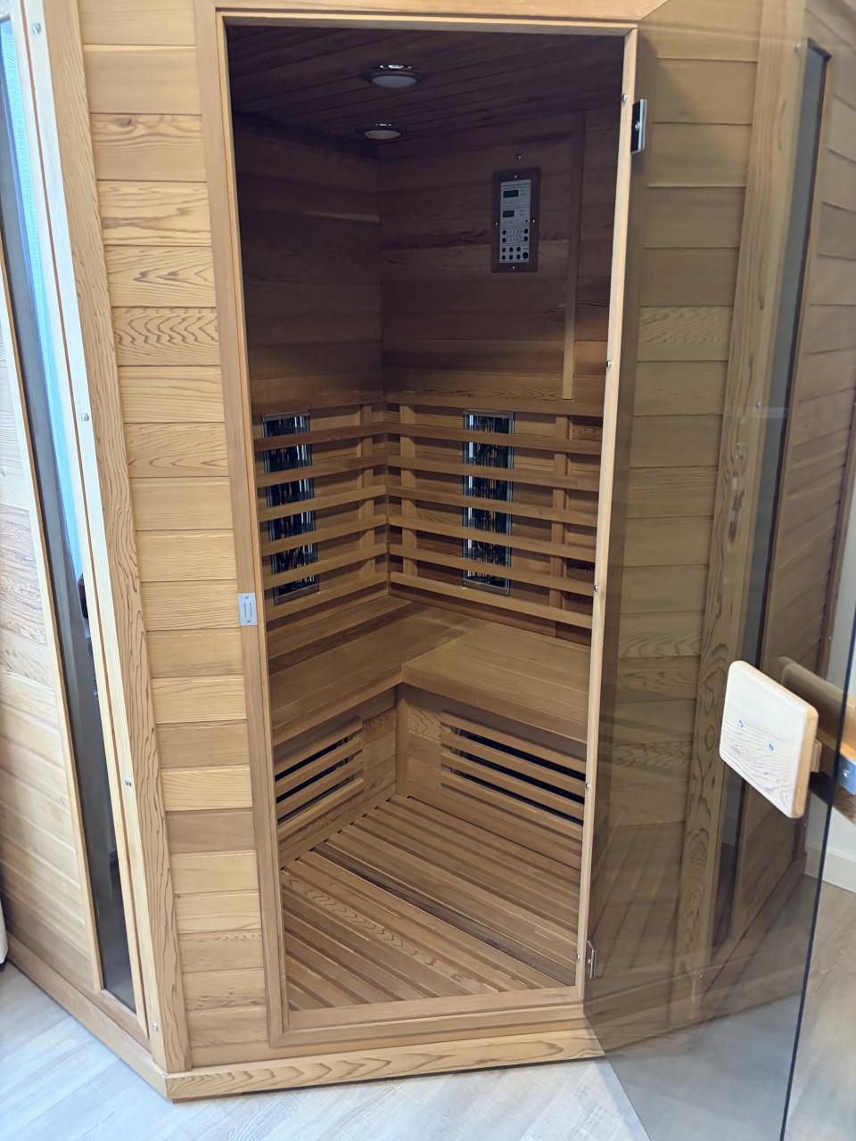 Sauna Nobel 150C red cedar   3 persoons 150 x 150 x 200