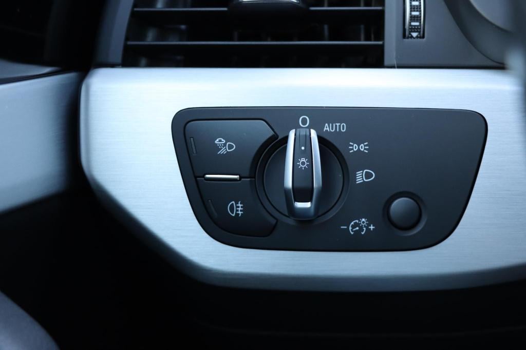 Audi A4 limousine 40 tfsi 204pk s tronic s edition