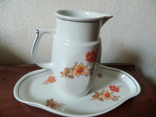 Schaal met kan van Mosa Maastricht.