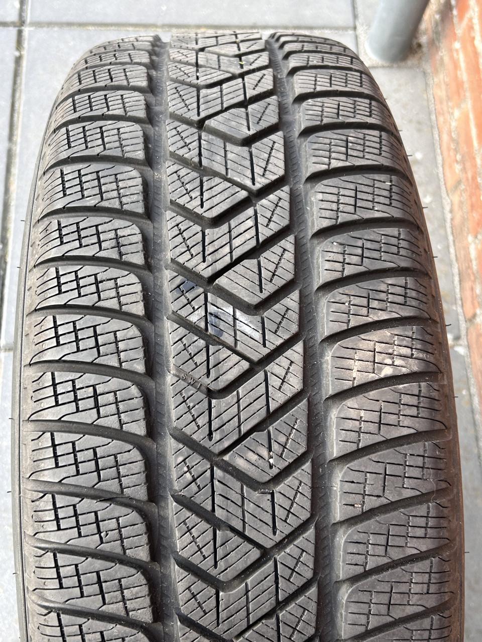 Set  18inch velgen met Pirelli Winterbanden ( steek 5x 108 ) Volvo.