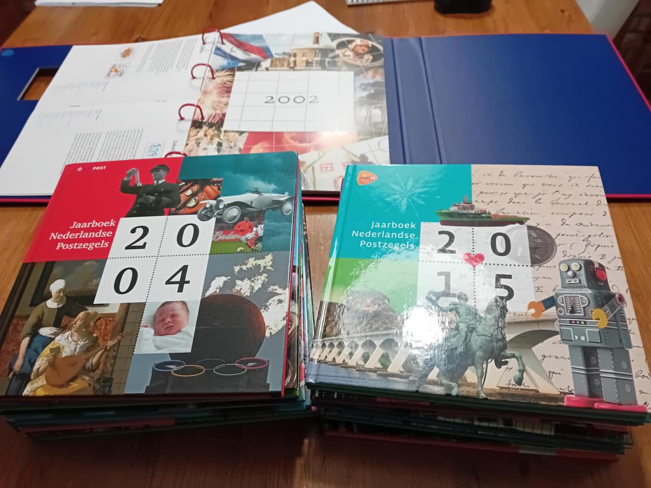 Postzegeljaarboeken