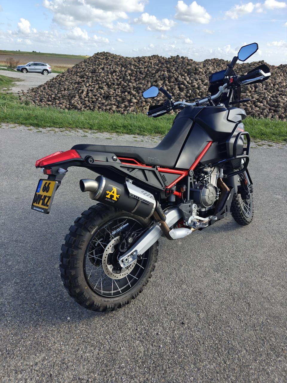 2024 Aprilia Tuareg 660 Artreides Black met veel extra's
