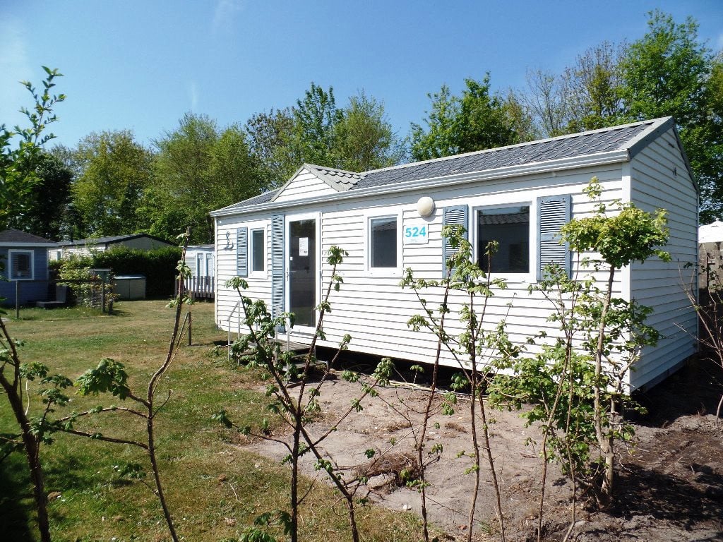 Keurig chalet met middenkamer op kavel camping nabij Grevelingenmeer