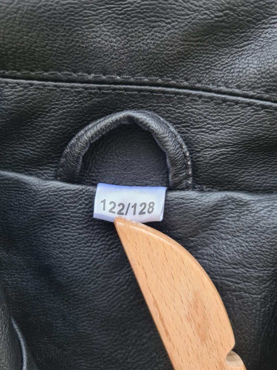 Zwart PU leer gilet , mouwloos jackje Maat 122/128