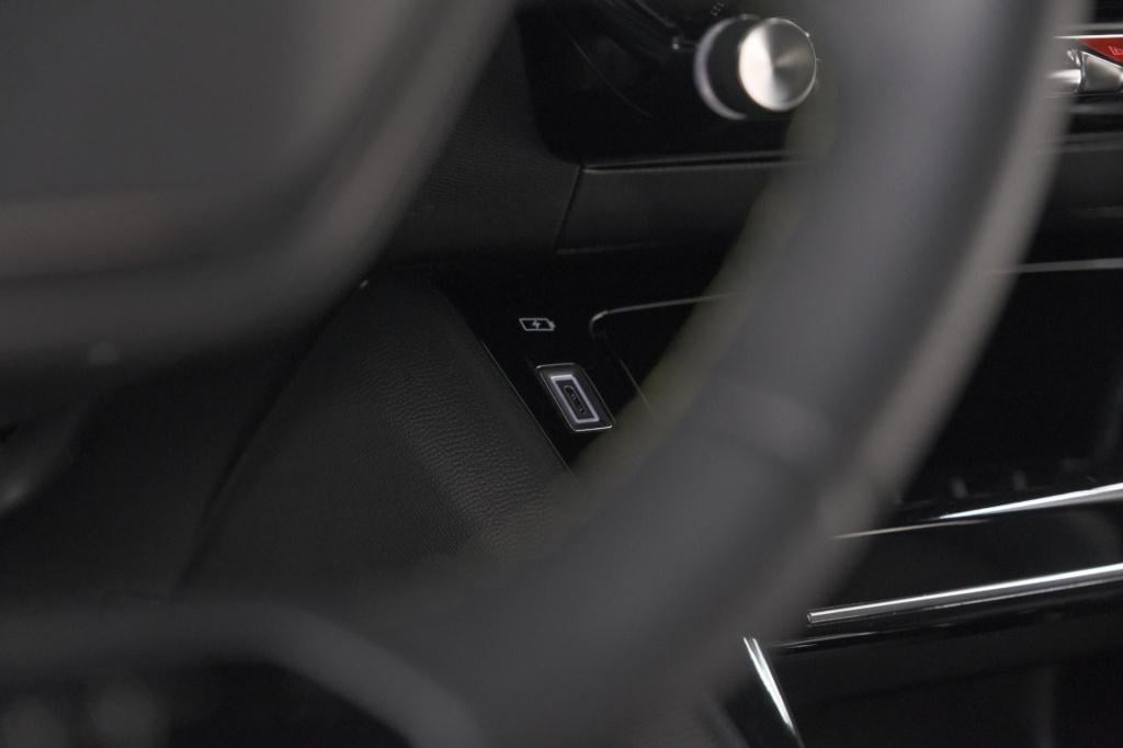 Peugeot 2008 puretech 130 eat8 gt | 360 camera | stoelmassage | adaptieve c