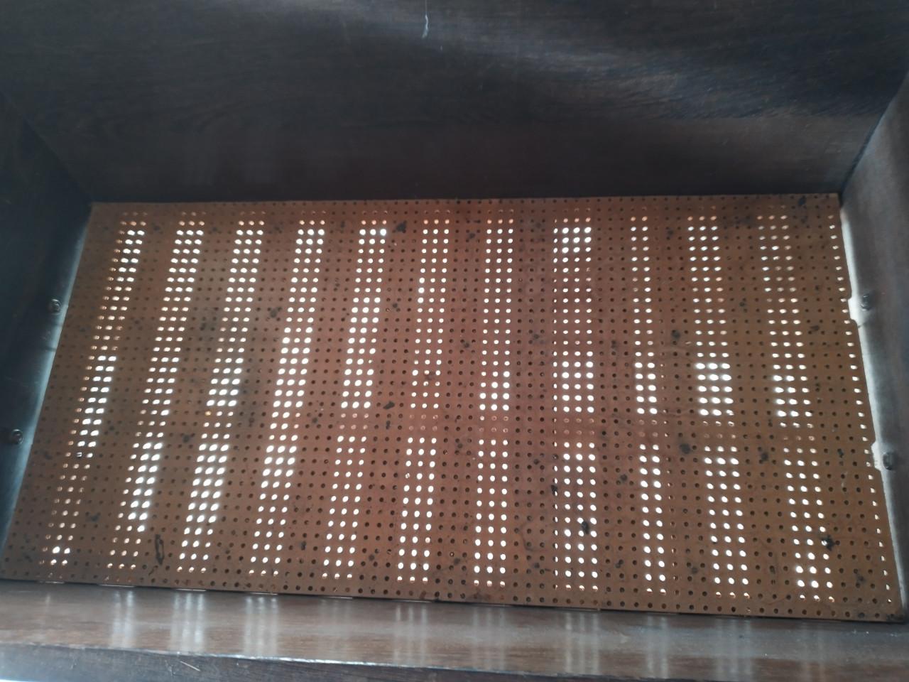 Zwaar houten wieg/ledikant uit 1970.