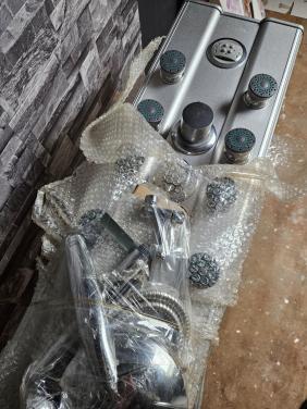 Nog nieuwe complete douchepaneel aluminium met 8 massagejets