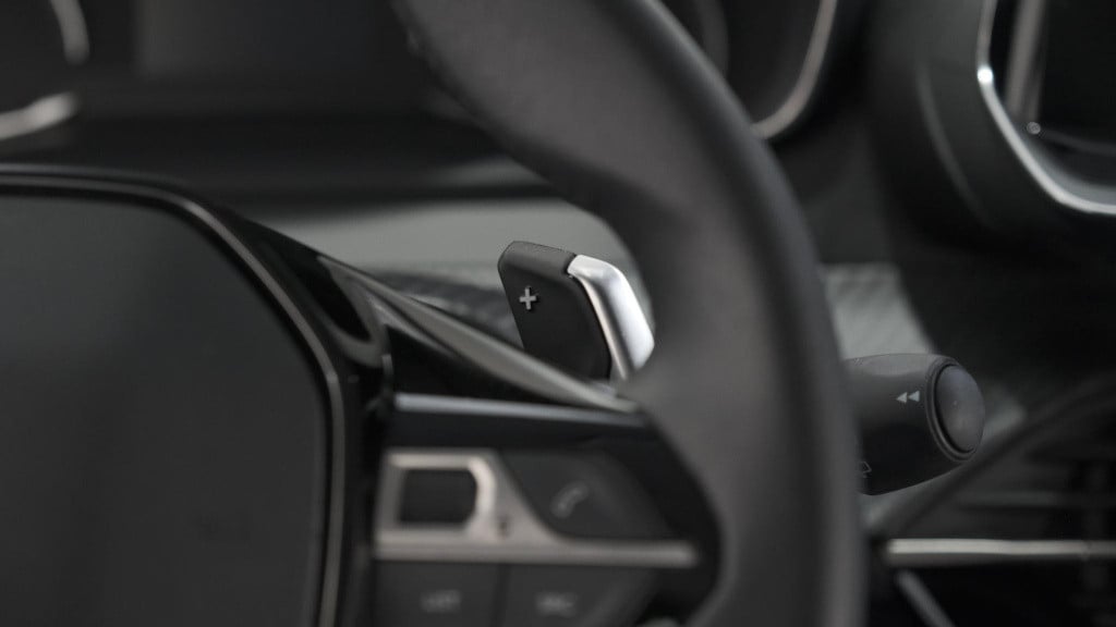 Peugeot 208 puretech 100 eat8 active | parkeersensoren | navigatie | apple 