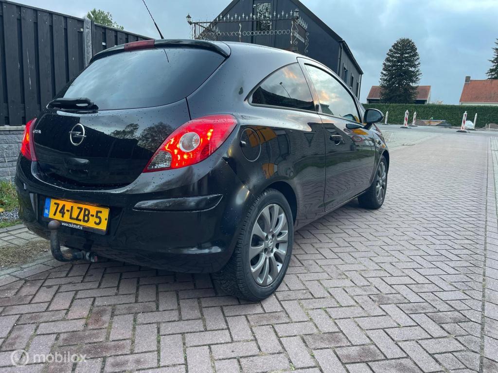 Opel Corsa 1.4-16v '111' edition