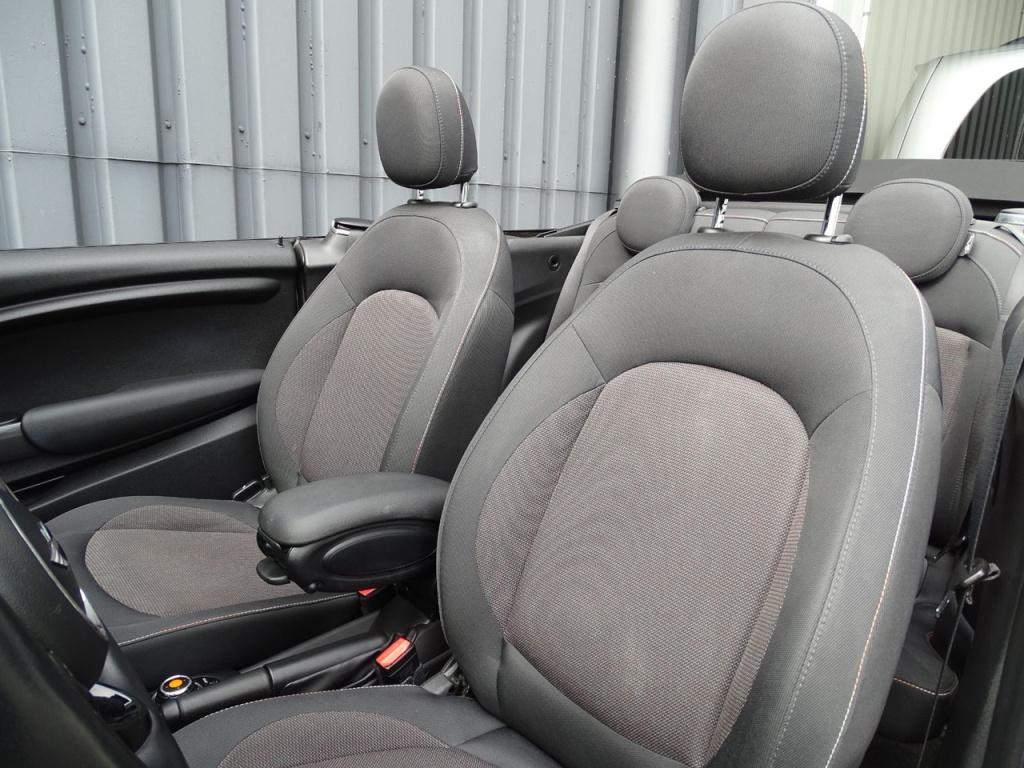 Mini Cooper Cabrio mini 1.5 pepper serious business