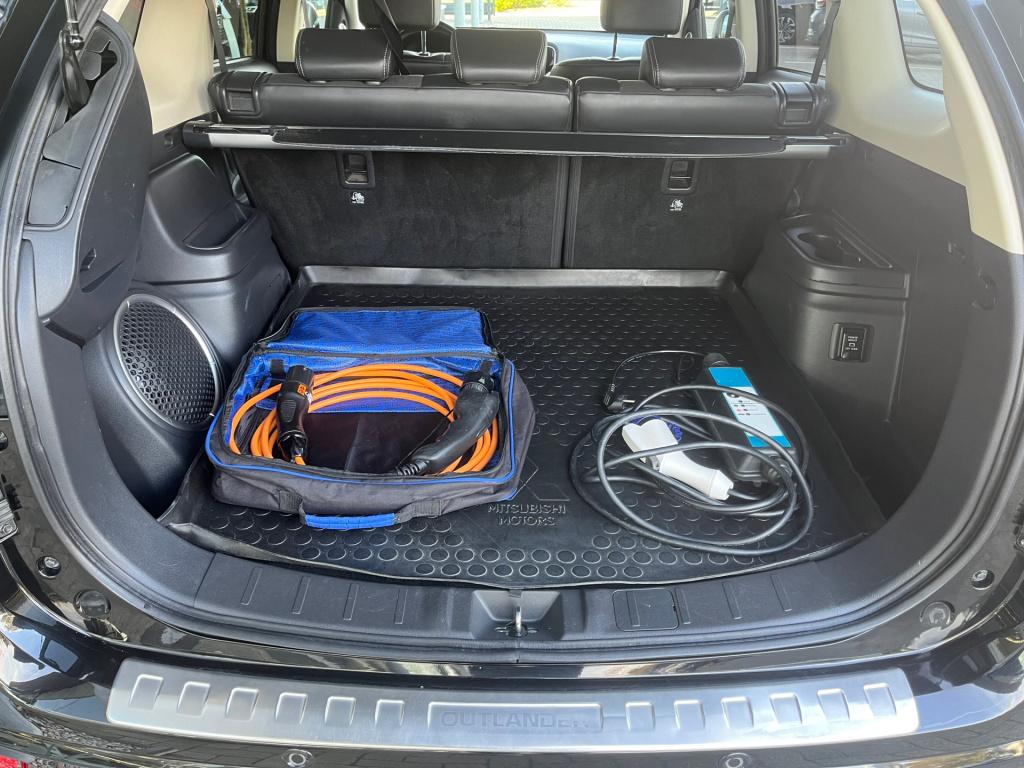 Mitsubishi Outlander 2.4 phev intense+|trekhaak|schuif-/kanteldak|rijklaar