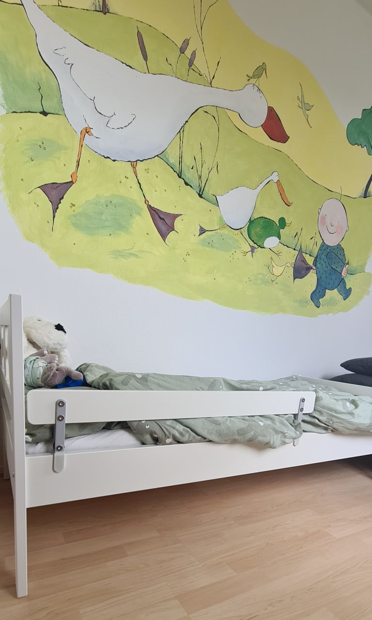 Peuterbed met matras en bedtextiel