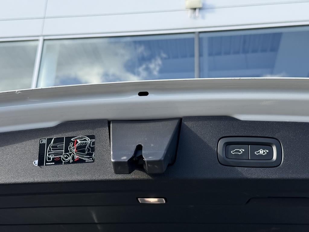 Volvo V60 t6 340pk recharge r-design| panodak| adap.cruise| 360camera| awd