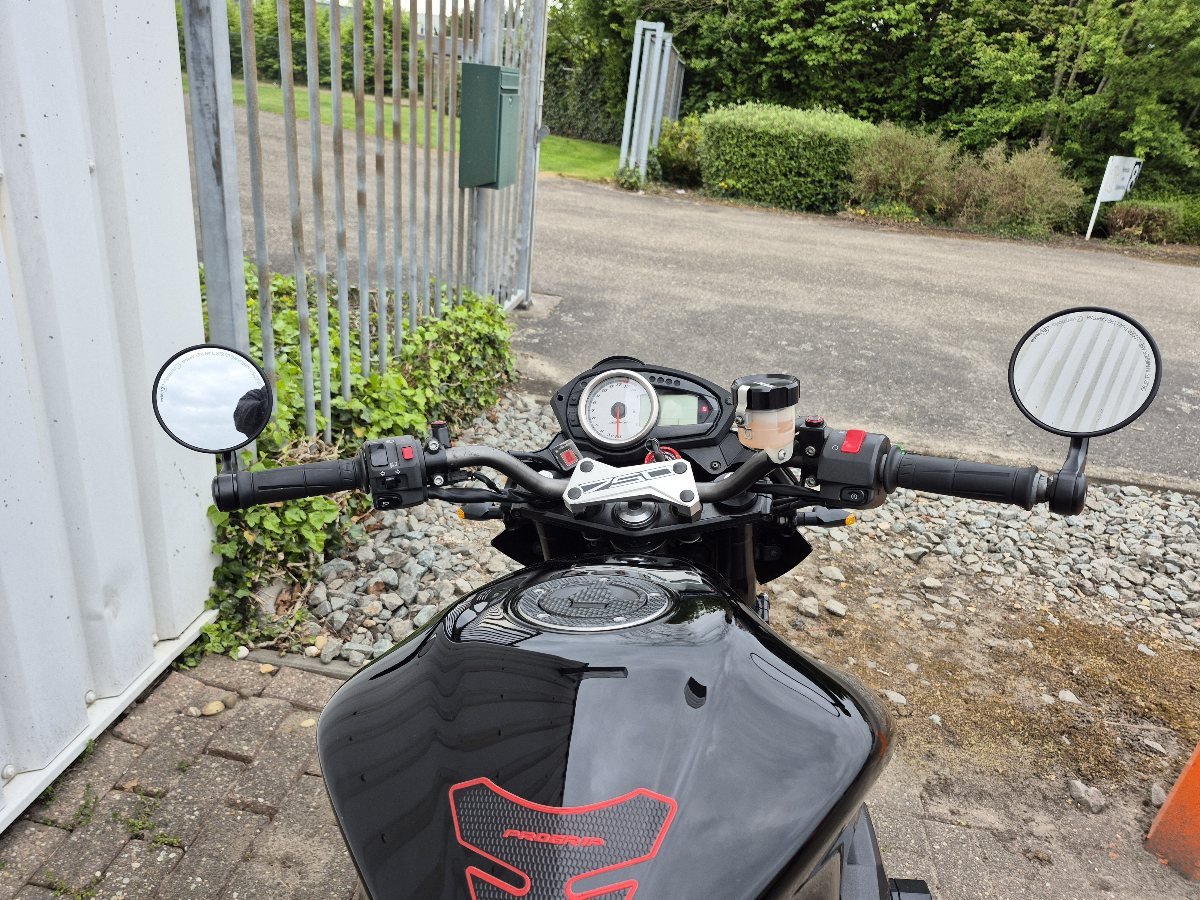 Kawasaki Z750 uit 2009 met veel extra's