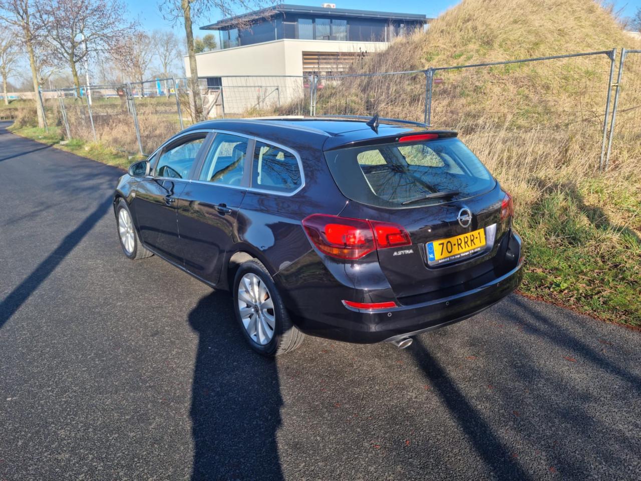 Opel astra sports tourer 1.4i turbo bj 2011