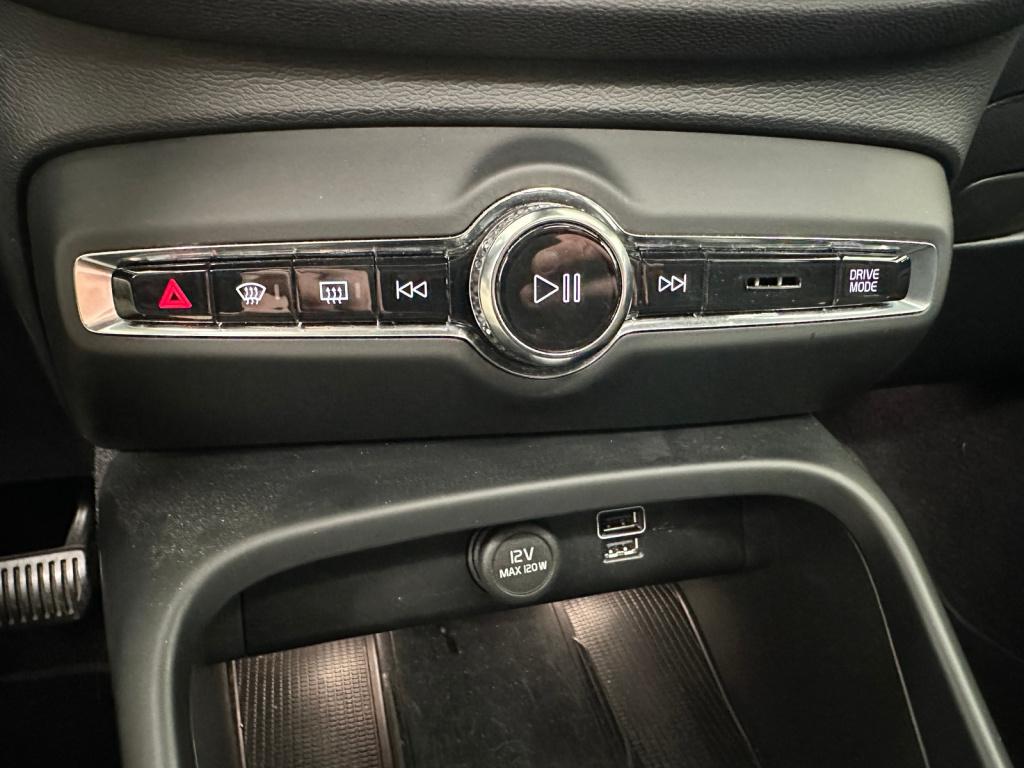 Volvo XC40 1.5 t4 plug-in hybrid ultimate dark | trekhaak | panoramadak | h