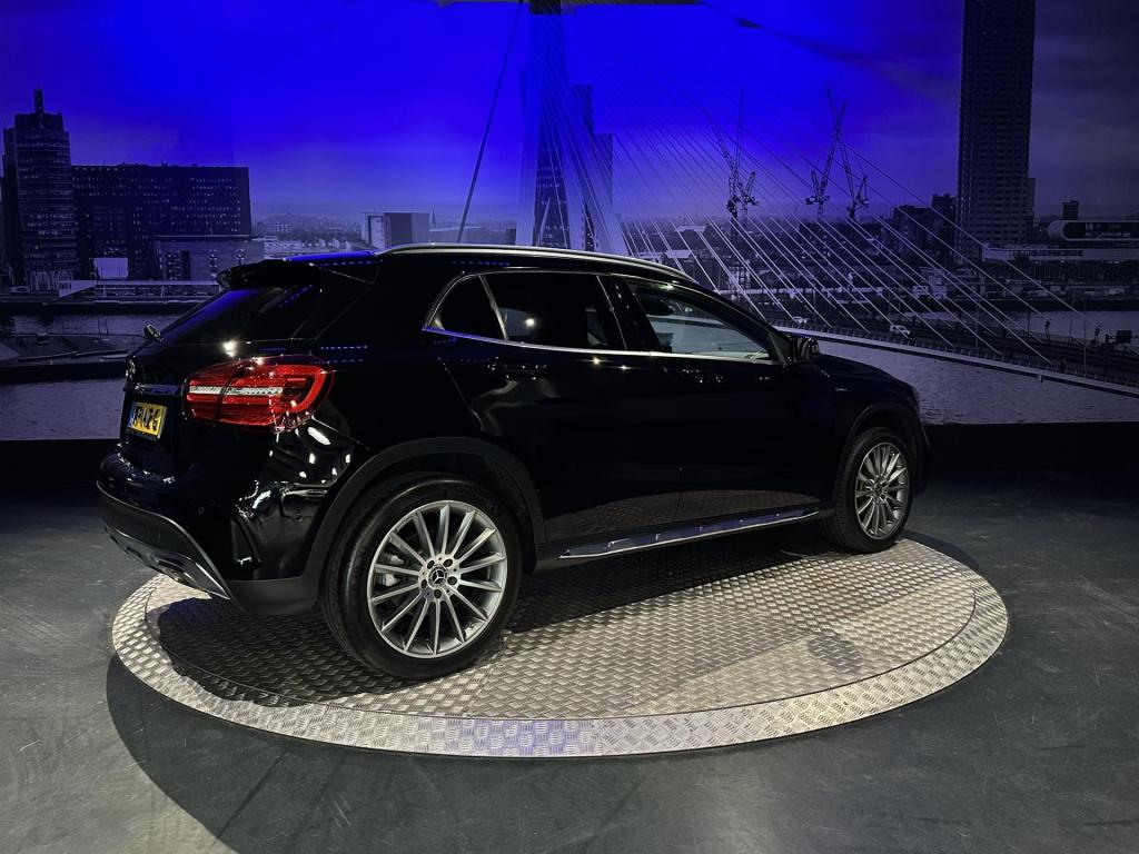 Mercedes-Benz Gla-klasse 180 business solution amg night upgrade *leer*stoe