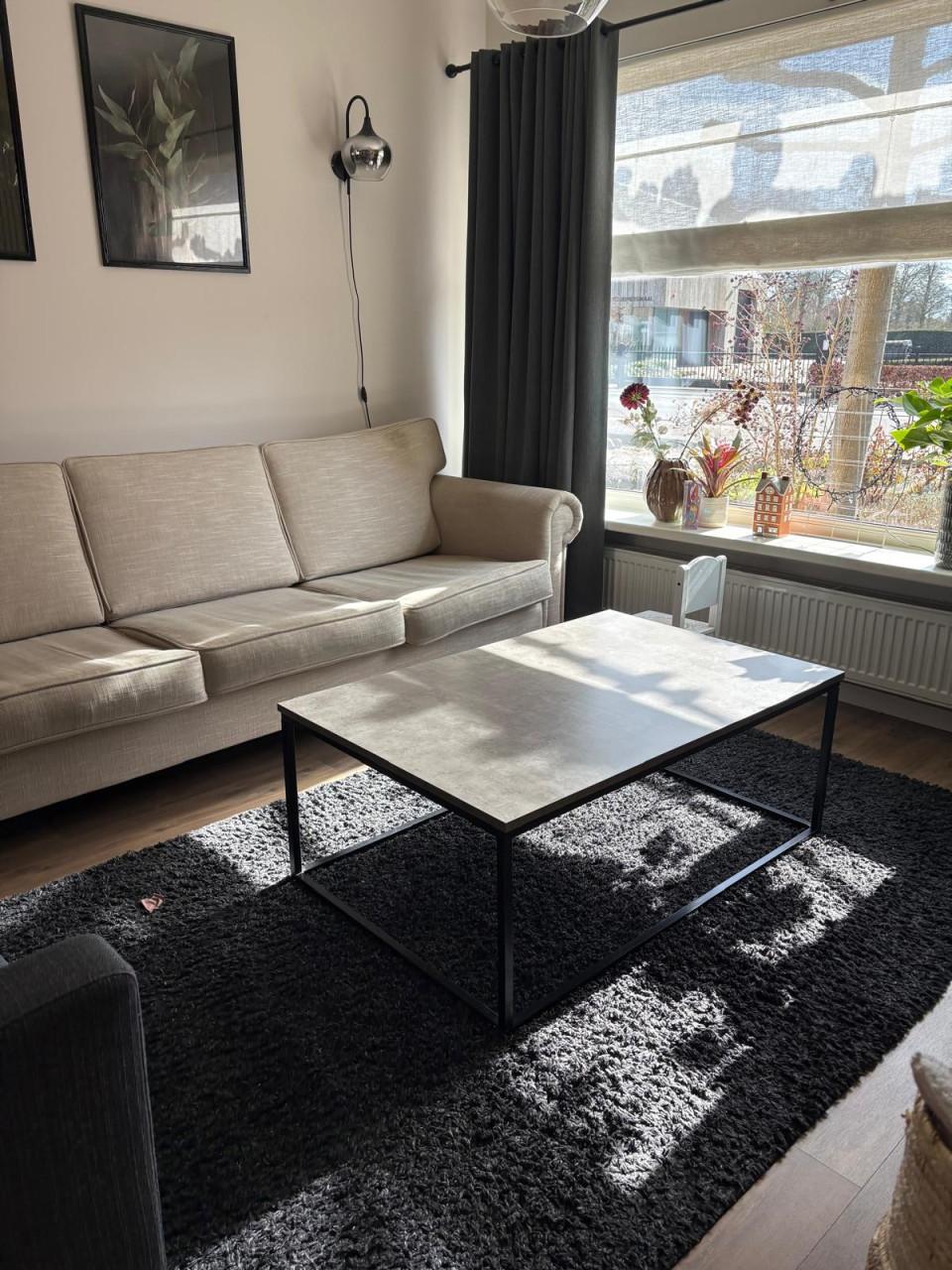 Bank + 2 fauteuils + salontafel + vloerkleed